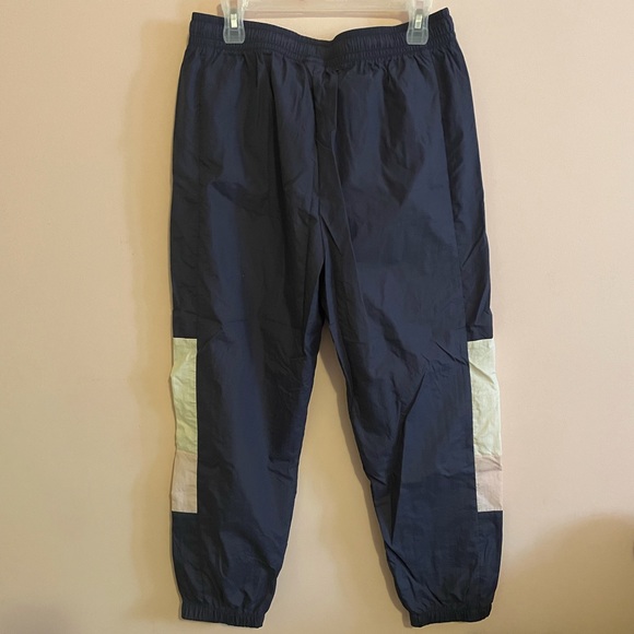 AE Windbreaker Pants - Picture 2 of 5